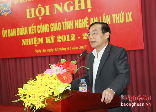 Đồng chí Nguyễn Văn Huy- Chủ tịch MTTQ tỉnh biểu dương những thành tích ủy ban đoàn kết công giáo các cấp bà bà con giáo dân đã đóng góp vào thành tích chung của tỉnh