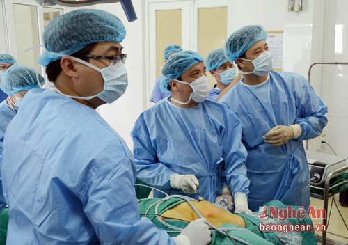 Bệnh viện Ung bướu Nghệ An thực hiện kỹ thuật mới - Phẫu thuật nội soi tuyến giáp.