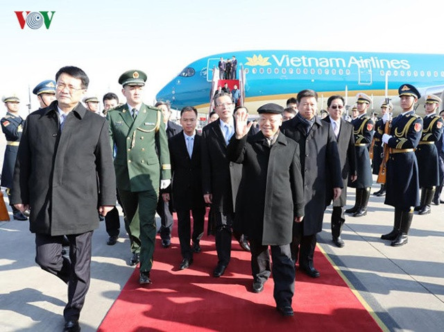 Đón đoàn tại sân bay, về phía Việt Nam có Đại sứ Việt Nam tại Trung Quốc Đặng Minh Khôi cùng đông đảo cán bộ, nhân viên Đại sứ quán, đại diện cộng đồng và lưu học sinh Việt Nam tại Trung Quốc.