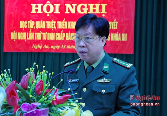 , Đại tá Nguyễn Văn Túy, Bí thư Đảng ủy, Chính ủy BĐBP Nghệ An trực tiếp quán triệt nghị quyết