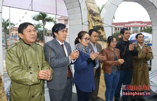 : Lãnh đạo huyện Đô Lương dâng hương kỷ niệm 76 năm ngày khởi nghĩa