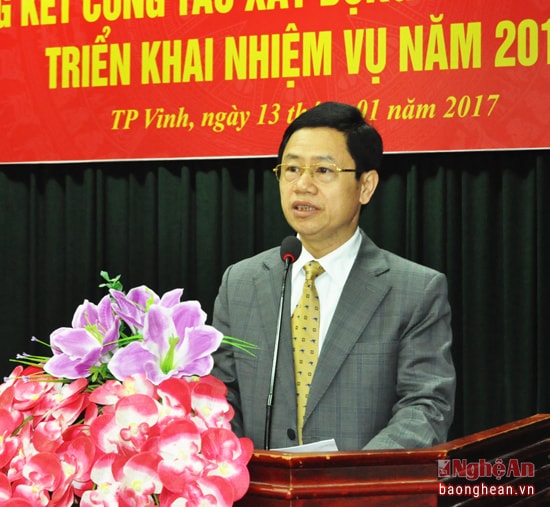Đồng chí Nguyễn Xuân Sơn - Phó Bí thư Thường trực Tỉnh ủy, Chủ tịch HĐND tỉnh chủ trì cuộc họp