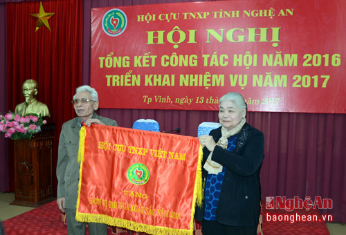 Nhận cờ thi đua xuất sắc năm 2016 của Trung ương Hội Cựu TNXP Việt Nam.