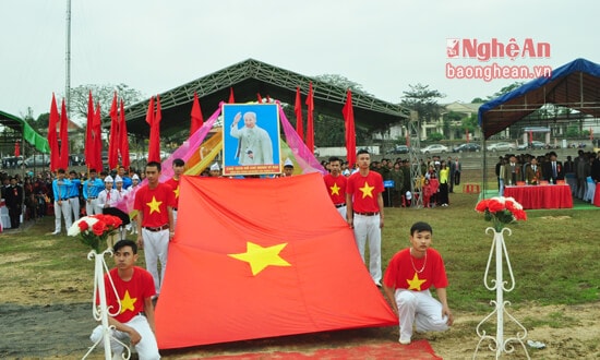 Nghi thức rước Quốc kỳ và Quốc ca chào mừng Lễ đón Bằng đạt chuẩn NTM và kỷ niệm 20 năm thành lập xã Nghĩa Phú