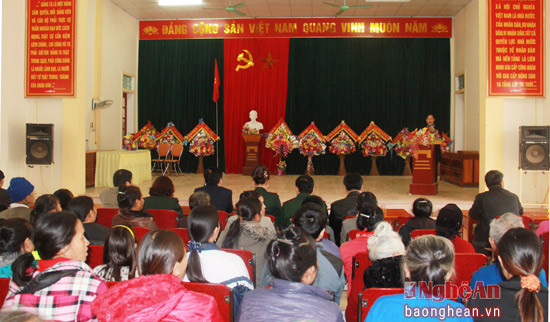 Toàn cảnh lễ trao quà tết cho hộ nghèo xã Xuân Thành - Yên Thành