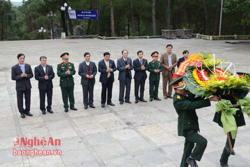 Thành kính tưởng nhớ công ơn to lớn của thế hệ cha, anh.