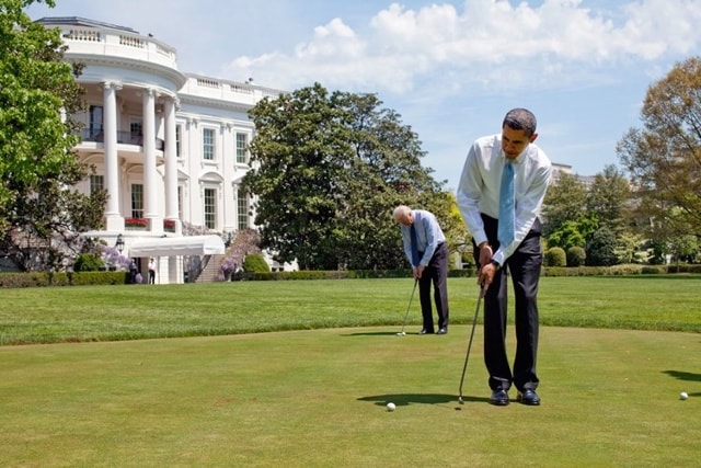 Họ cùng nhau tập đánh golf ở vườn ở Nhà Trắng những lúc rảnh rỗi. Ảnh BI