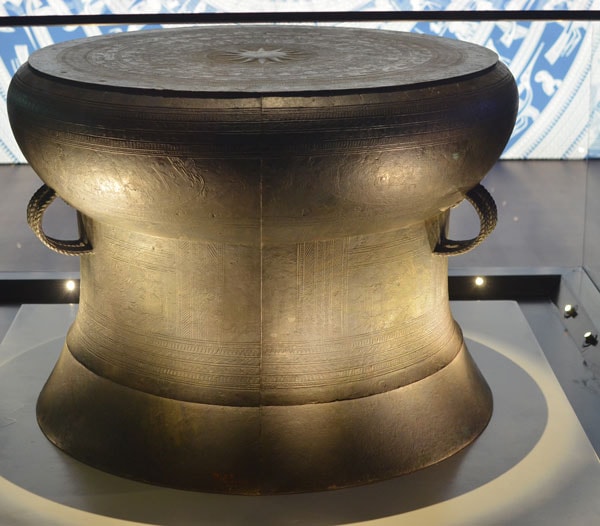 Trống đồng Ngọc Lũ.