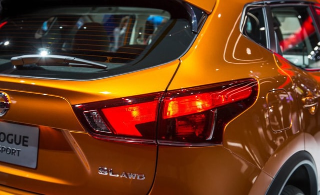 Khi có mặt trên thị trường Mỹ, Nissan Rogue Sport sẽ gây ấn tượng với bảng màu ngoại thất nổi bật và trẻ trung hơn như cam Monarch Orange và vàng chanh Nitro Lime. Hiện giá bán của Nissan Rogue Sport tại thị trường Mỹ vẫn chưa được công bố.