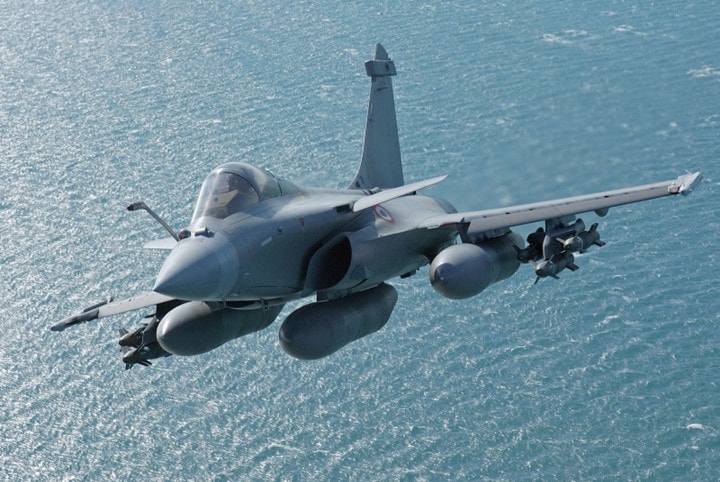 Để hỗ trợ phát hiện và tiêu diệt mục tiêu, Dasaul Rafale dược trang bị radar Thales RBE2-AA AESA, hệ thống tác chiến điện tử Thales SPECTRA, hệ thống tìm kiếm và theo dõi bằng hồng ngoại Thales/SAGEM-OSF cùng hệ thống ngắm Thales Damocles.