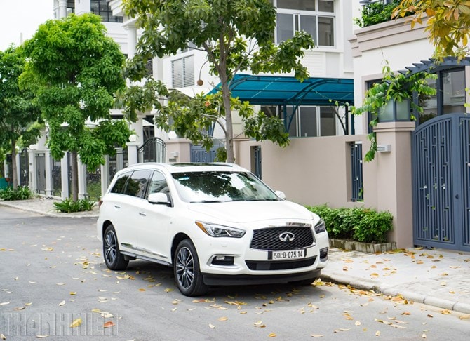 Infiniti QX60 2016 có ngoại hình thiết kế vạm vỡ nhưng không kém phần lịch lãm