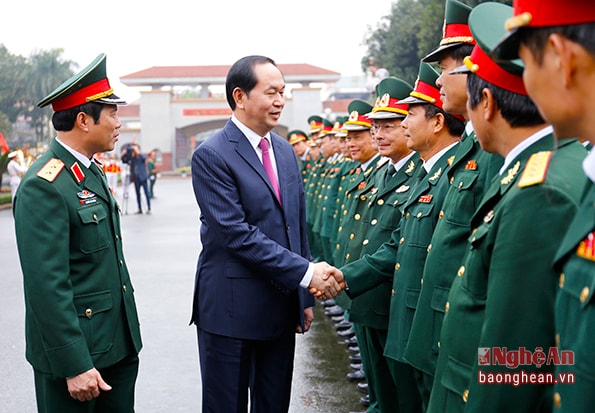 Chủ tịch nước Trần Đại Quang đến thăm, chúc Tết và làm việc tại Bộ Tư lệnh, Quân khu 4. Ảnh Đức Anh.