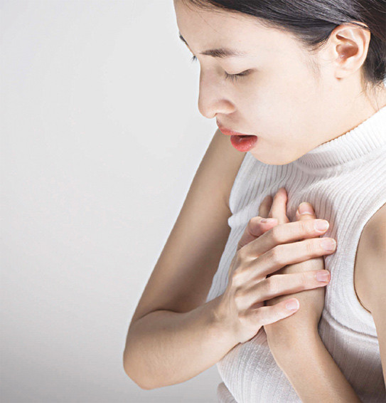 Phân biệt đau ngực do ợ nóng và bệnh tim mạch.