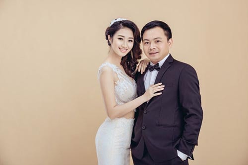 Ảnh cưới của Thu Ngân và chồng doanh nhân.