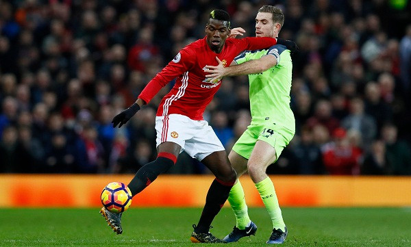 Henderson đã có màn trình diễn tốt còn Pogba thì ngược lại. Ảnh: Reuters.