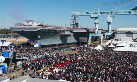 Tàu USS Gerald R. Ford trong lễ đặt tên. Ảnh: Newport News
