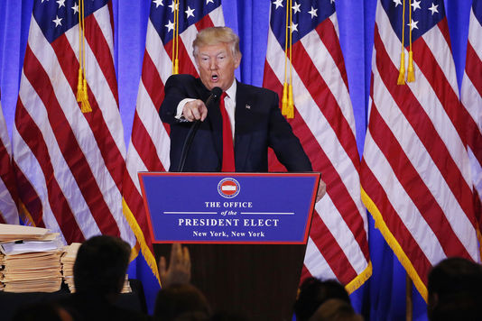 Tổng thống đắc cử của Mỹ Donald Trump tại cuộc họp báo chính thức đầu tiên hôm 11/1.  Ảnh: Reuters