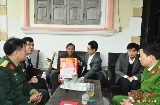 Đồng chí Nguyễn Đắc Vinh - Ủy viên Trung ương Đảng, Bí thư Tỉnh ủy chủ trì phiên làm việc