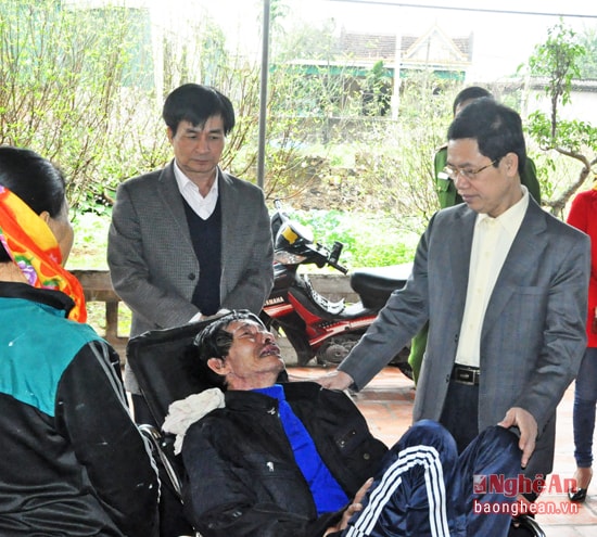 Đồng chí Nguyễn Xuân Sơn - Phó Bí thư Thường trực Tỉnh ủy, Chủ tịch HĐND tỉnh chủ trì cuộc họp