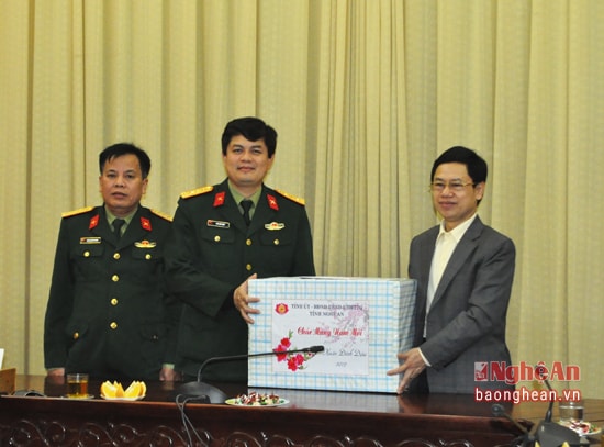 Đồng chí Nguyễn Xuân Sơn - Phó Bí thư Thường trực Tỉnh ủy, Chủ tịch HĐND tỉnh chủ trì cuộc họp