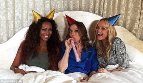 Mel B, Geri Horner và Emma Bunton (từ trái qua)