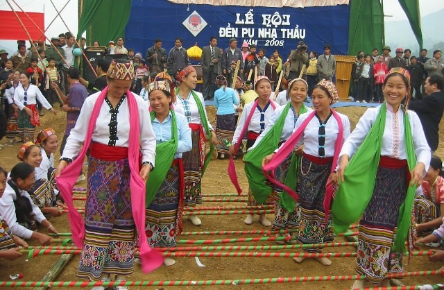 Lễ hội Pu nhạ Thầu được tỏ chức hằng năm tại Huyện Kỳ Sơn thu hút đông đảo du khách trong và ngoài tỉnh.