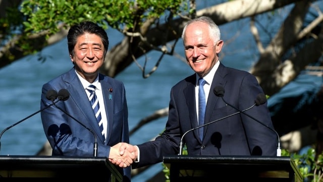 Thủ tướng Nhật Bản Shinzo Abe và Thủ tướng Australia Malcom Turnbull.