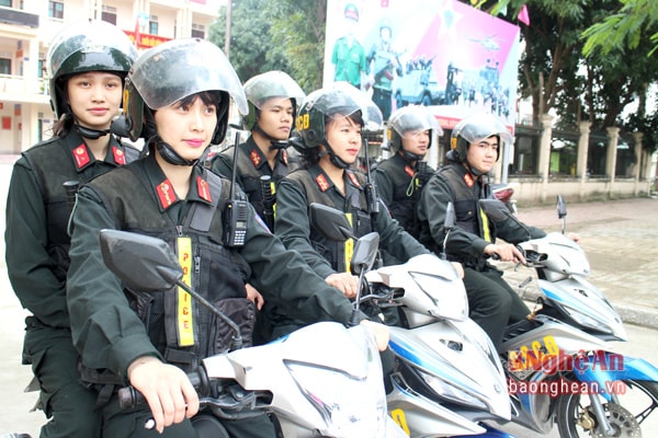 Cảnh sát cơ động Nghệ An tăng cường công tác tuần tra. Ảnh Cảnh Nam