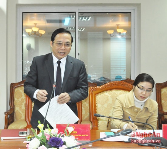 Phó Bí thư Thường trực Đảng ủy Khối các cơ quan cấp tỉnh phát hiểu về vấn đề phối hợp, nâng cao chất lượng hoạt động của Đoàn ĐBQH tỉnh