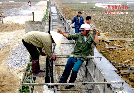 Nâng cấp tuyến mương nội đồng ở xã Diễn Phúc, huyện Diễn Châu.