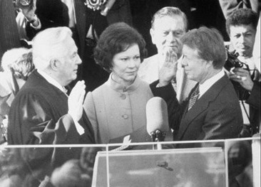 Cựu tổng thống Jimmy Carter (phải) trong lễ nhậm chức ngày 20/1/1977.