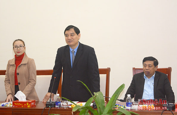 Bí thư Tỉnh ủy Nghệ An Nguyễn Đắc Vinh vui mừng thông báo với đoàn công tác những thành tựu nổi bật của tỉnh Nghệ An trên nhiều lĩnh vực.