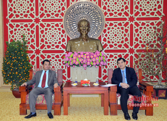 Đồng chí Nguyễn Đắc Vinh- Ủy viên Trung ương Đảng, Bí thư Tỉnh ủy, Trưởng Đoàn ĐBQH tỉnh chủ trì Hội nghị.
