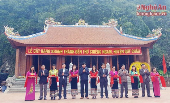 Lễ cắt băng khánh thành Đền thờ Chiêng Ngam.
