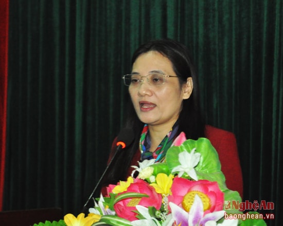 Chúc Tết các hộ nghèo, Phó Chủ tịch HĐND tỉnh mong muốn các các gia đình hộ nghèo tiếp tục nỗ lực vươn lên để thoát nghèo