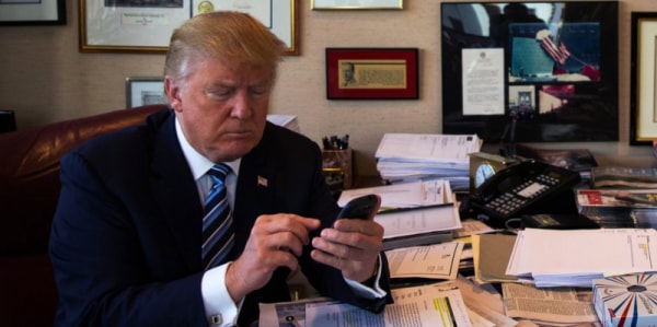  Donald Trump được cho là đang sử dụng một chiếc smartphone Android.