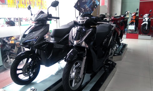 Mẫu xe tay ga SH của Honda Việt Nam luôn trong tình trạng thiếu xe bán cho khách hàng ở nhiều đại lý ủy quyền HEAD.