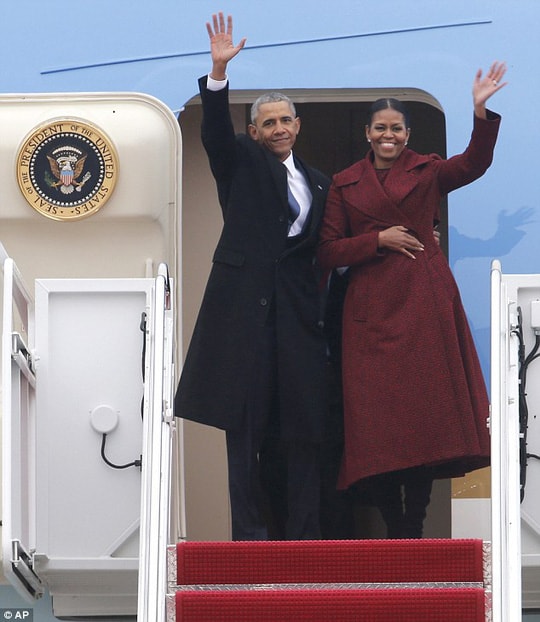 Gia đình Obama lẽ ra sẽ xuống sân bay quốc tế Palm Springs nhưng điều kiện thời tiết không cho phép. Ảnh: AP