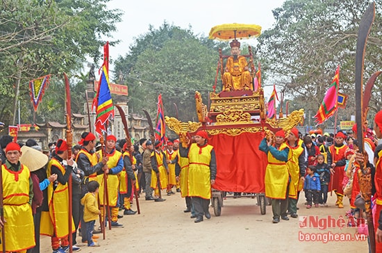 Lễ rước bộ di tượng  Uy Minh Vương  Lý Nhật Quang tại  Lễ hội Đền Quả Sơn,  xã Bồi Sơn. Ảnh: P.V