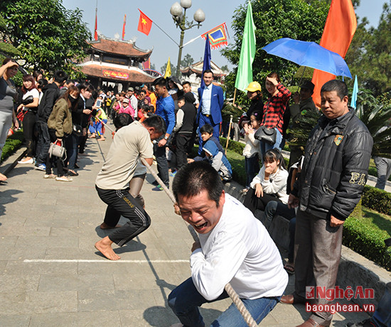 Kéo co tại Lễ hội đền Vua Quang Trung. Ảnh: P.V