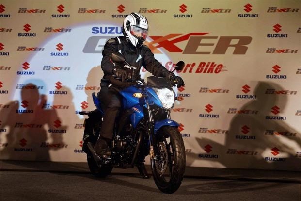 Suzuki Gixxer tại Nhật Bản có nhiều trang bị hơn.