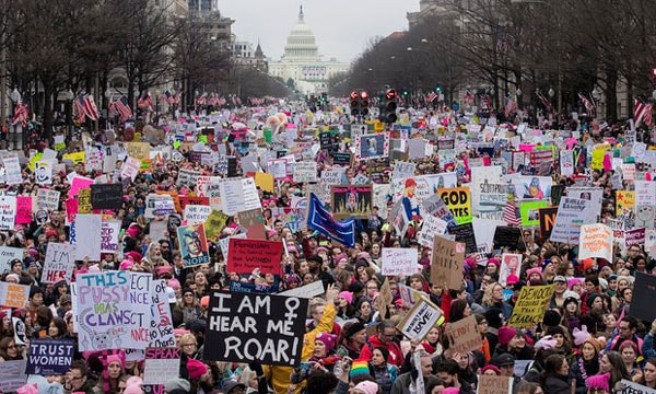 Hàng triệu người tuần hành phản đối Trump.