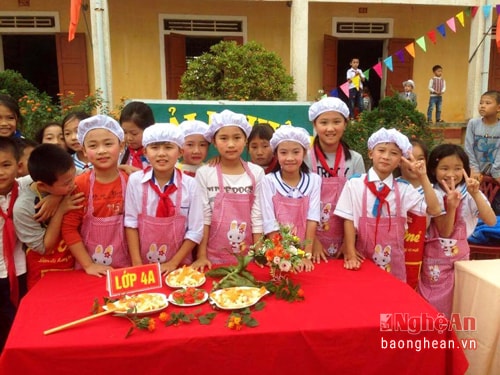 Sản phẩm được trưng bày chờ Ban giám khảo chấm điểm. Ảnh : Huy Thư.