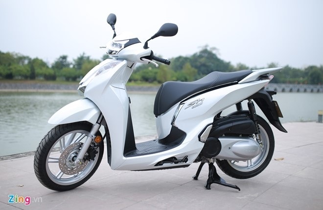 Honda SH300i ABS nhập khẩu từ Italy và có giá bán 248 triệu đồng.