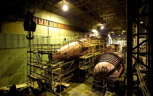 Sản phẩm chủ lực của nhà máy Admiralty trong thời gian gần đây là tàu ngầm diesel - điện thuộc Đề án 636M Varshavyanka (NATO định danh: Kilo cải tiến).