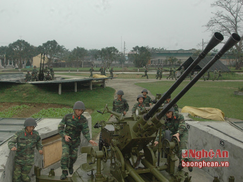 Cán bộ, chiến sĩ Tiểu đoàn 14 Nguyễn Viết Xuân, Lữ đoàn 283 báo động chiến đấu. Ảnh: Ngọc Thăng