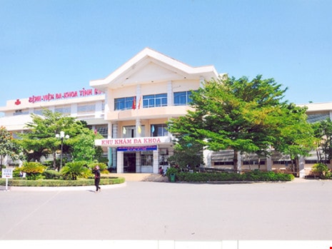 Bé trai tử vong vì bị cha ném ly trúng đầu - ảnh 1