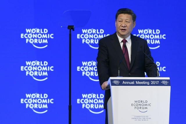 Chủ tịch nước Trung Quốc diễn thuyết về toàn cầu hóa tại diễn đàn kinh tế thế giới Davos, Thụy Sỹ. Ảnh: Bloomberg.