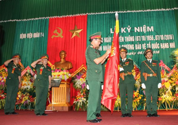 Bệnh viện Quân y 4 vinh dự đón nhận Huân chương Bảo vệ Tổ quốc hạng Nhì.