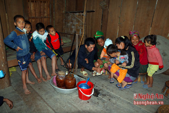Ngày Tết truyền thống của người Mông, Khơ Mú ở Nghệ An đều có 1 điểm chung là dùng động vật sống để cúng tế tổ tiên, thần linh.
